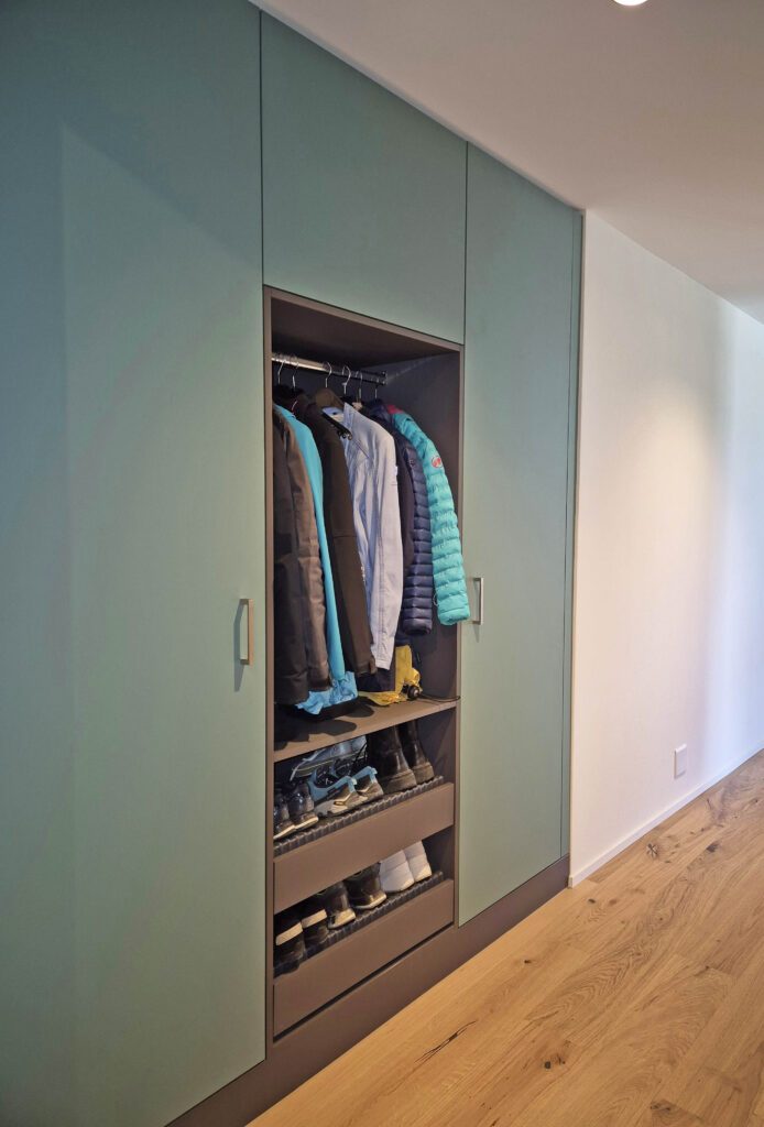 Garderobe türkis