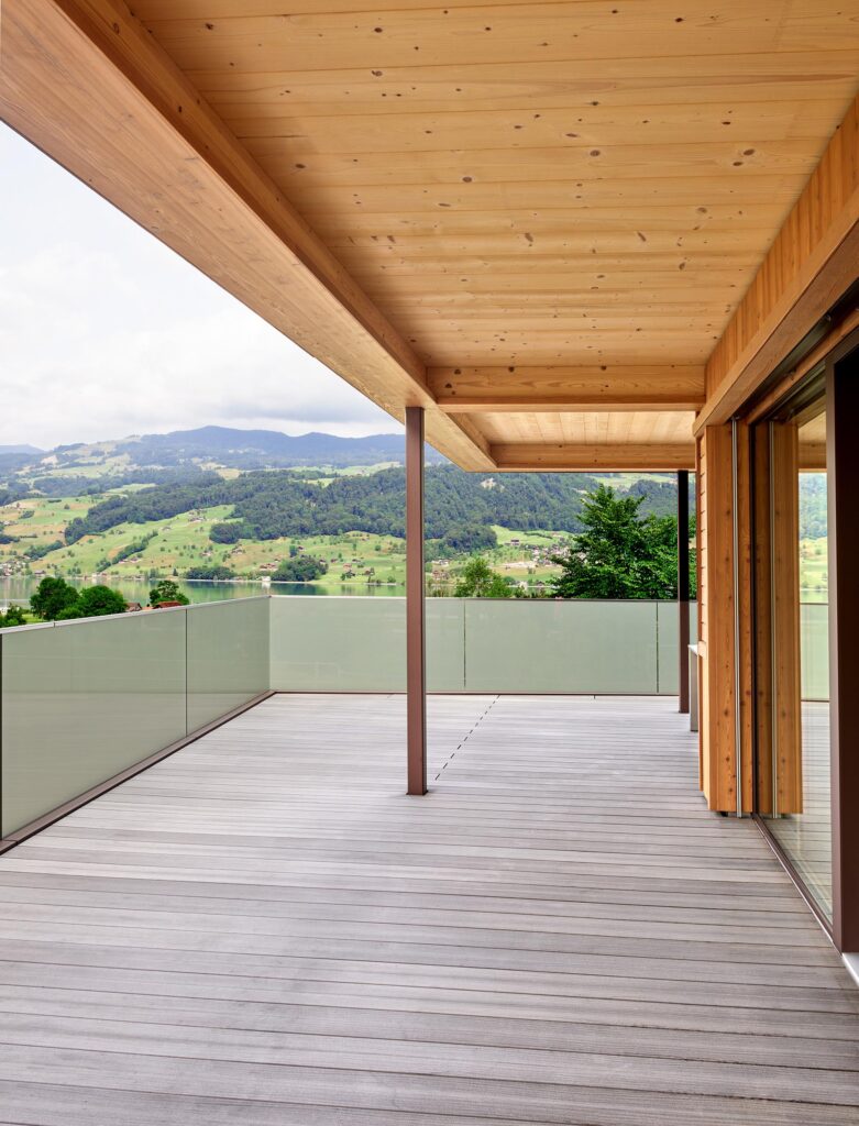 Mehrfamilienhaus_gedeckte Terrasse